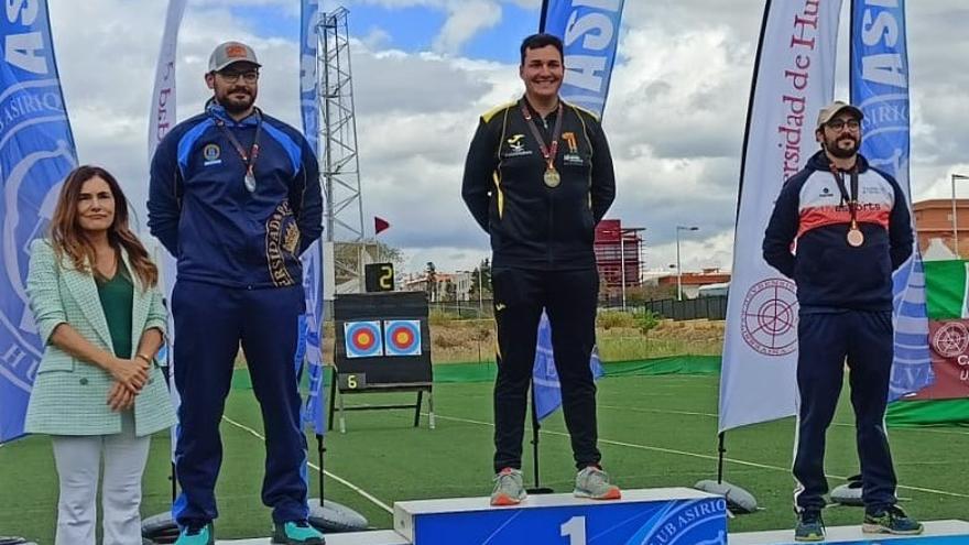Dos oros y un bronce para   la UEx en el Campeonato de España de tiro con arco