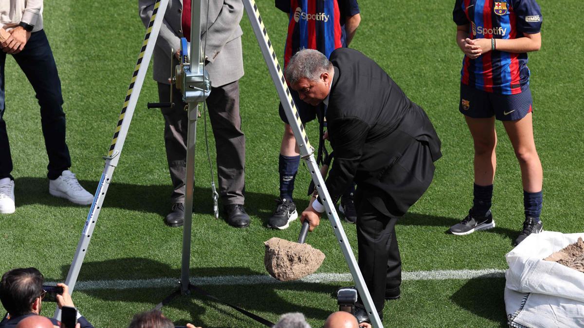 Colocación de la primera piedra del futuro Camp Nou