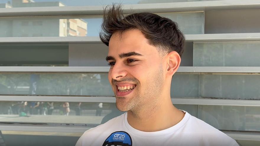 Óscar, la primera pegatina de OT en el casting de Málaga: "Si entró a la academia sería un sueño"
