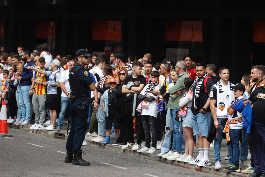 Mestalla se prepara para recibir al Espanyol en un partido de alto riesgo