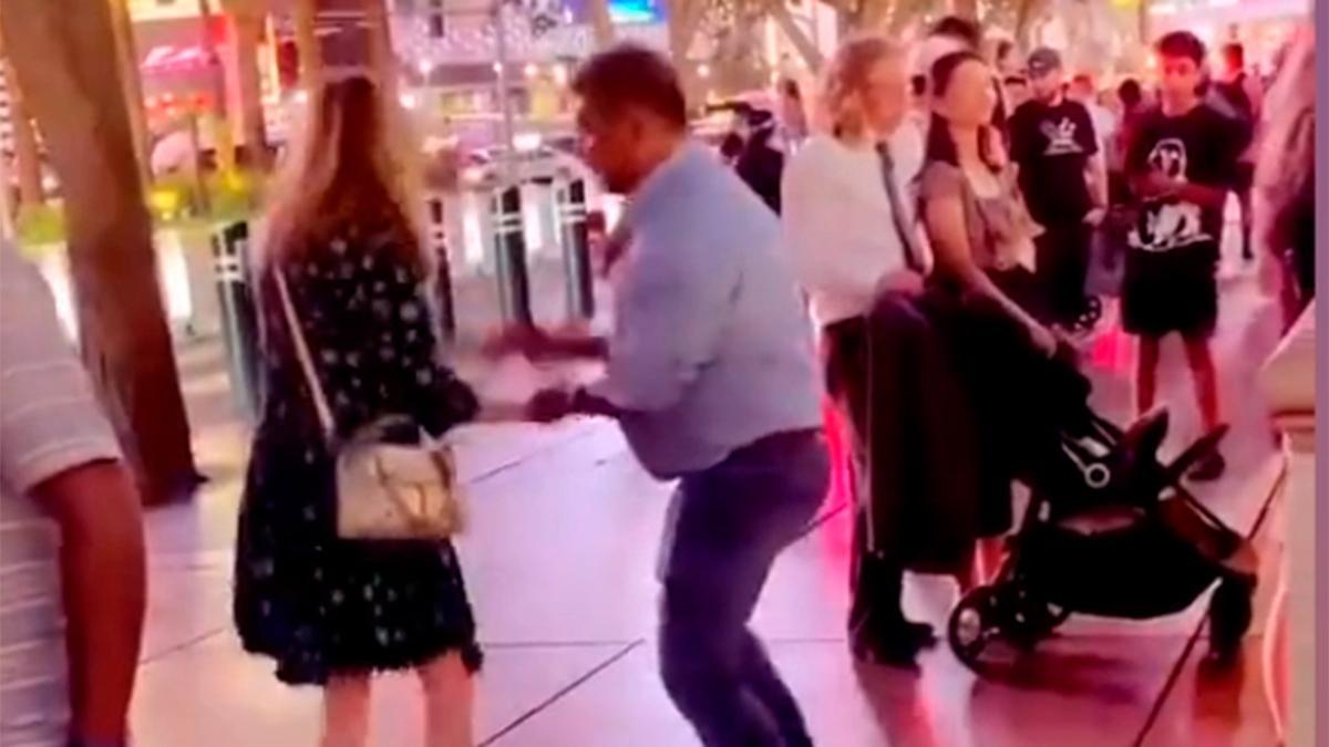 ¡Joan Laporta se pone a bailar en medio de la calle en Las Vegas! De locos...