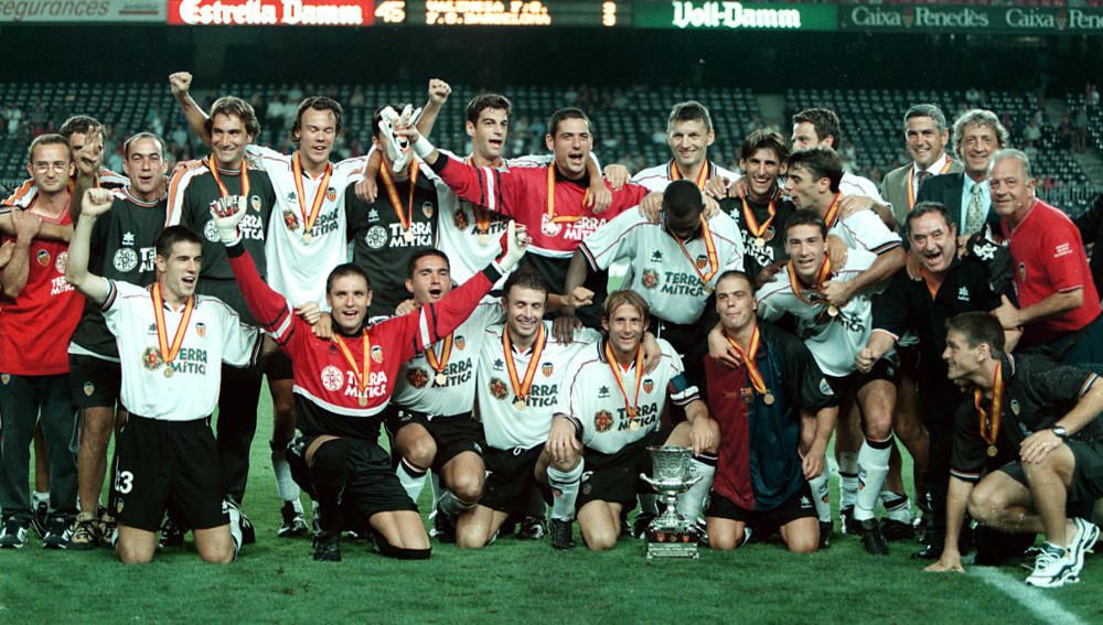 El Valencia gana la Supercopa de 1999