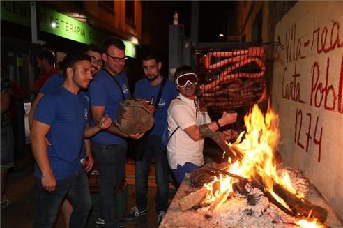 Las hogueras tomaron protagonismo en la Nit de la Xulla en Vila-real