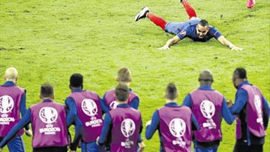 Dmitri Payet ilumina el debut de Francia en su Eurocopa