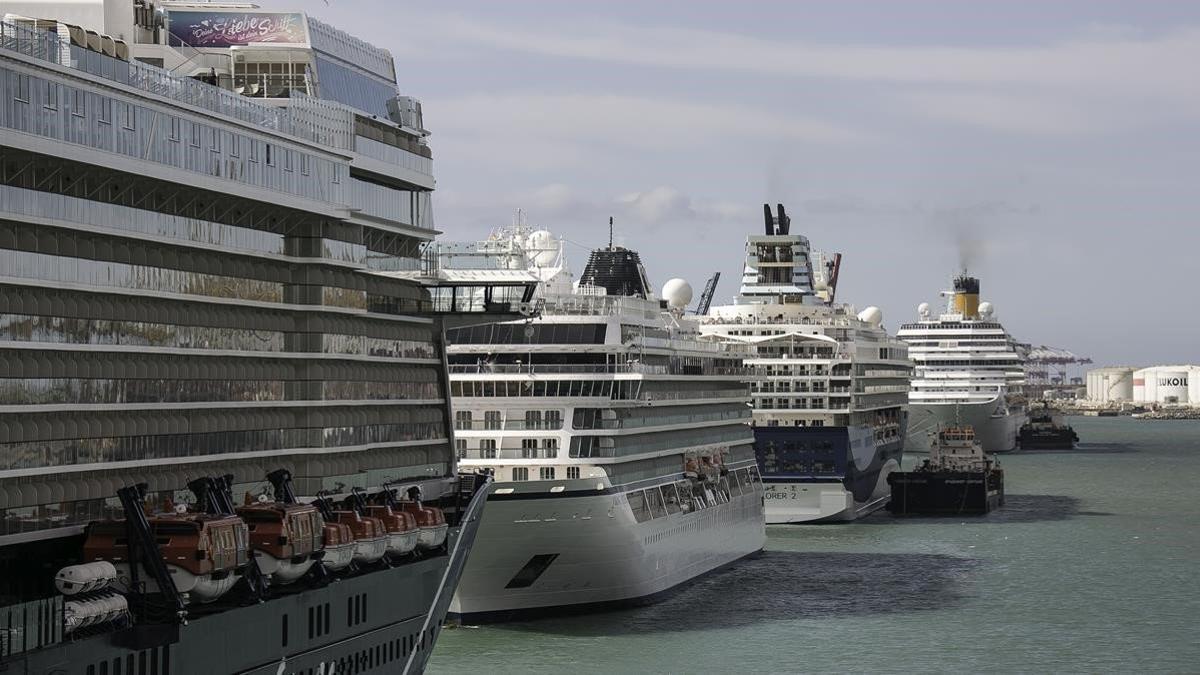 Cruceros en el puerto de Barcelona.