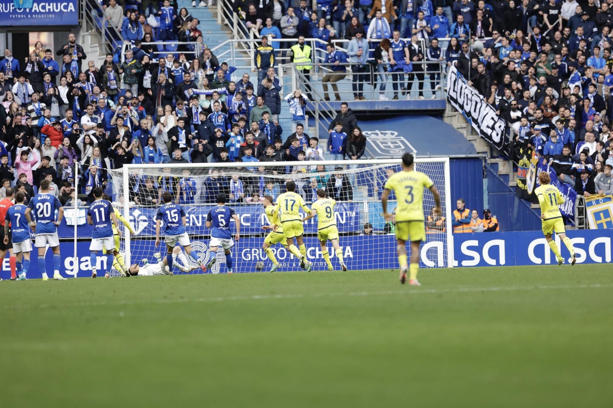 Alemão pega más duro y el Oviedo vuelve a ganar: 2-1