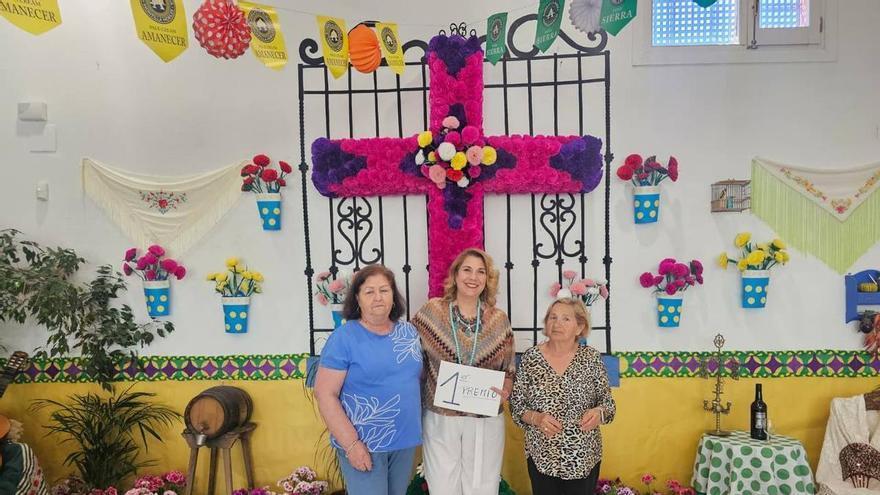 El Ayuntamiento de Córdoba concede al centro La Foggarilla el primer premio del concurso de Cruces de mayores