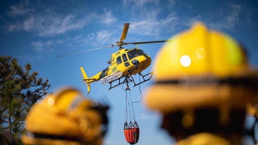 На Канарських островах виник конфлікт через плани замінити літак для гасіння пожеж на гелікоптер