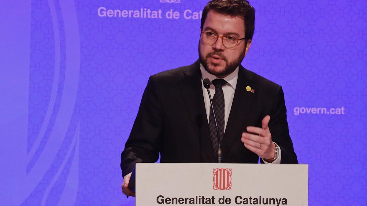 El vicepresident Aragonès, en la rueda de prensa para anunciar la movilización de 1.000 millones de euros para dotar de liquidez a las empresas afectadas por el coronavirus y mantener los puestos de trabajo