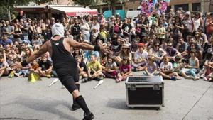 Espectacle de malabarisme a la plaça del Carme, de Tàrrega.