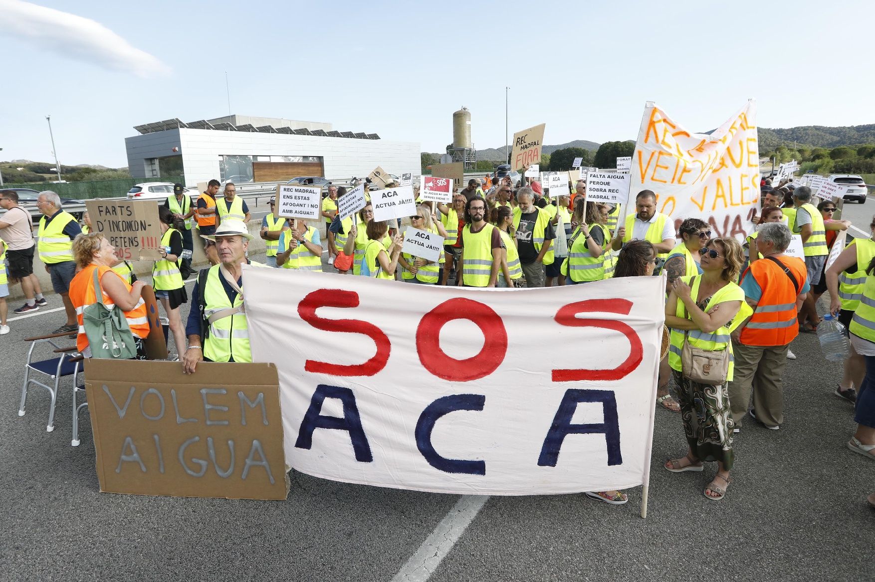 Les imatges de la protesta a la Llagostera que ha tallat la C-35