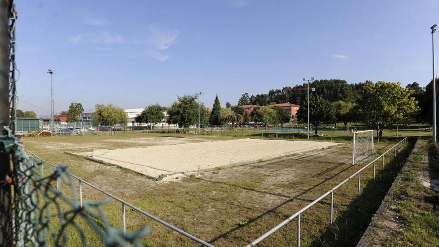 El CNS A Estrada y su playa particular en la zona deportiva