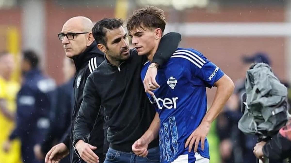 Cesc Fàbregas, junto a Nico Paz