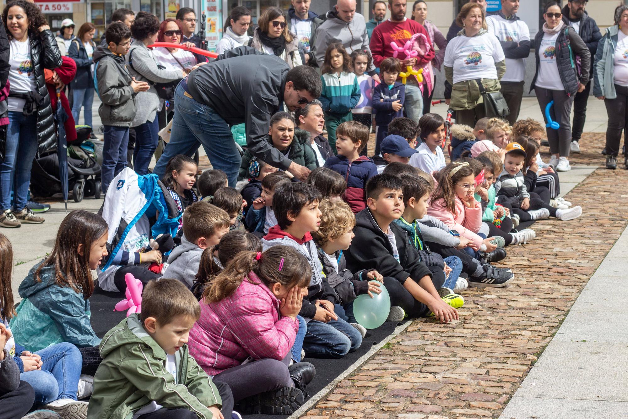 GALERÍA | Marcha solidaria por el autismo en Zamora: cuentos, magia y baile