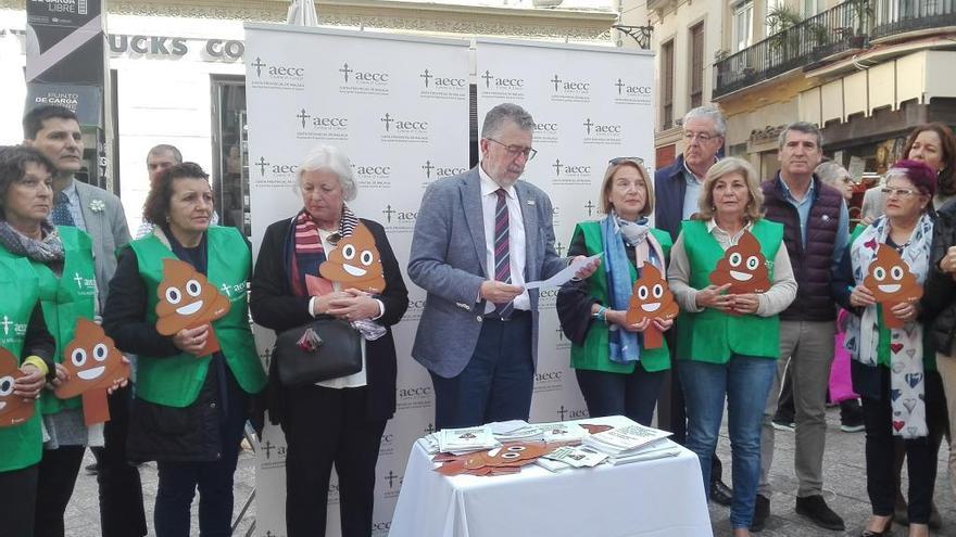 Francisco Aguilar leyendo el manifiesto de AECC esta mañana en la Plaza de Féliz Sáenz