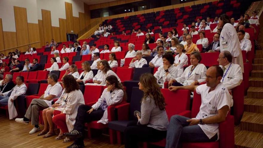 Asamblea de médicos en el HUCA.