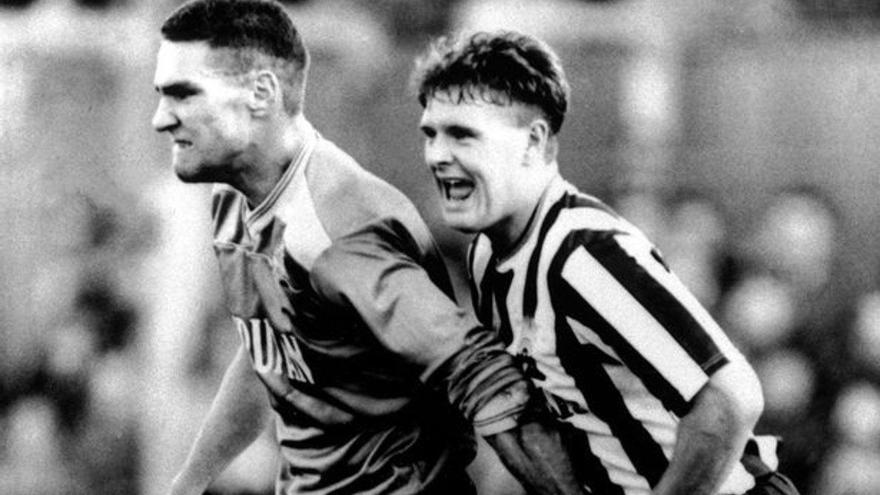 Cuando Vinnie Jones agarró de las partes a Gascoigne (y le dolió)