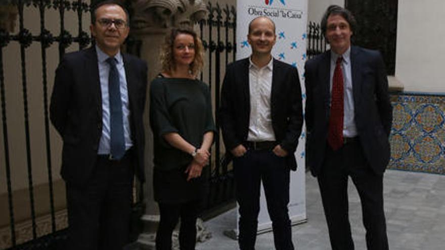 D&#039;esquerra a dreta: Josep Samitier, director de l&#039;IBEC, Anna Labernadie, investigadora, Xavier Trepat, investigador, i Jordi Portabella.