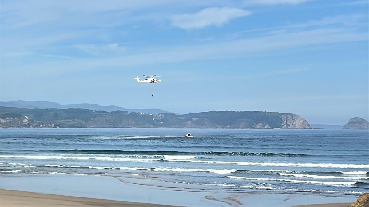 EN IMÁGENES: Recuperan en Salinas el cuerpo sin vida de una persona tras ser hallado por un pescador