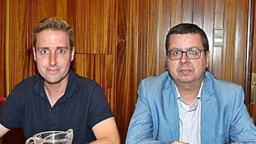 Jordi Masquef i Carles Arbolí, d&#039;esquerra a dreta, durant una sessió plenària.