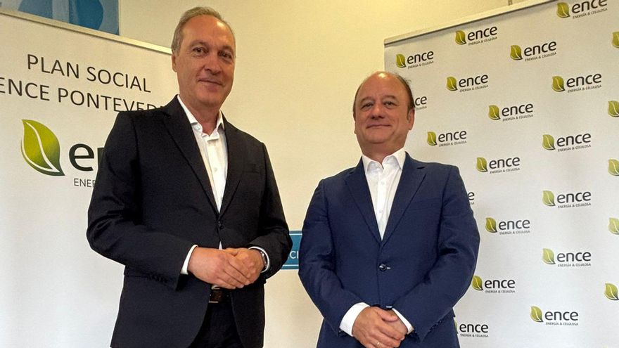 Agustín Reguera, delegado territorial de la Xunta en Pontevedra y Antonio Casal, director territorial de Ence en Galicia