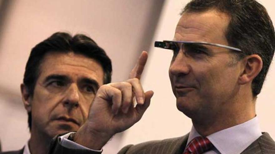 Historia y &#039;wearables&#039;: El rey Felipe con unas Google Glass