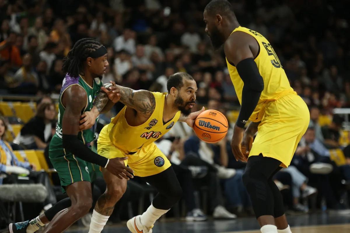 Justin Cobbs, entonces con el Mersin Sports Club, dirigirá ahora al Unicaja junto a Perry.