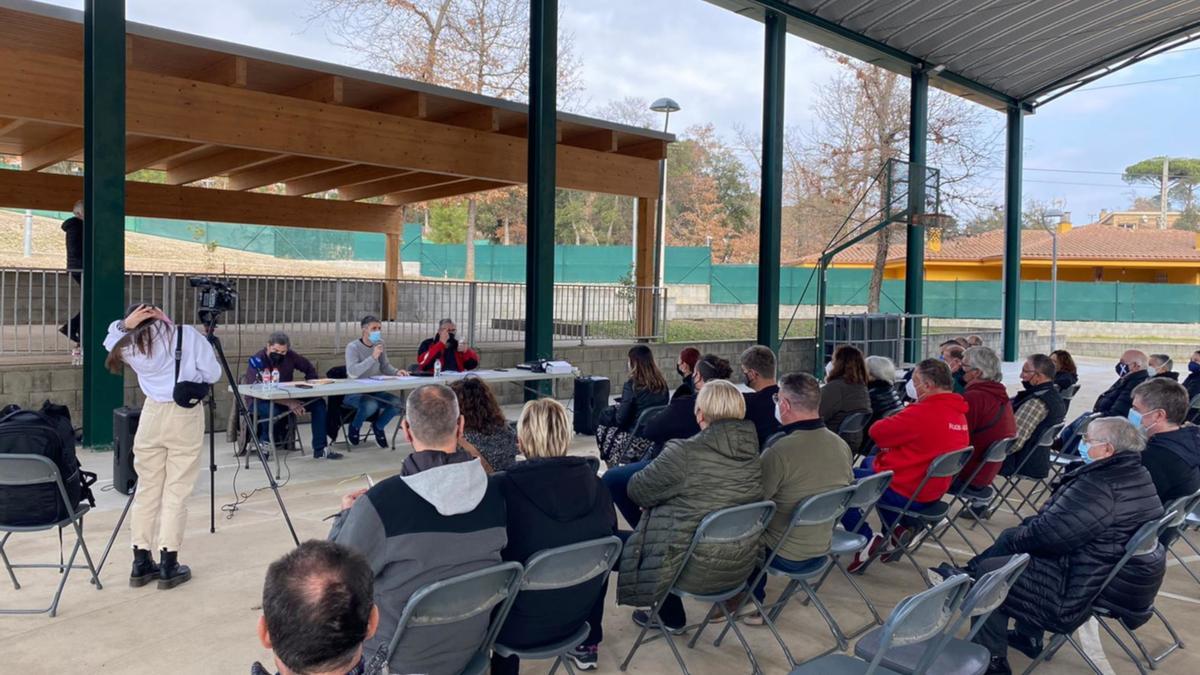 Un instant del consell de barris que s&#039;ha celebrat a Sils per tal d&#039;informar als veïns de les actuacions