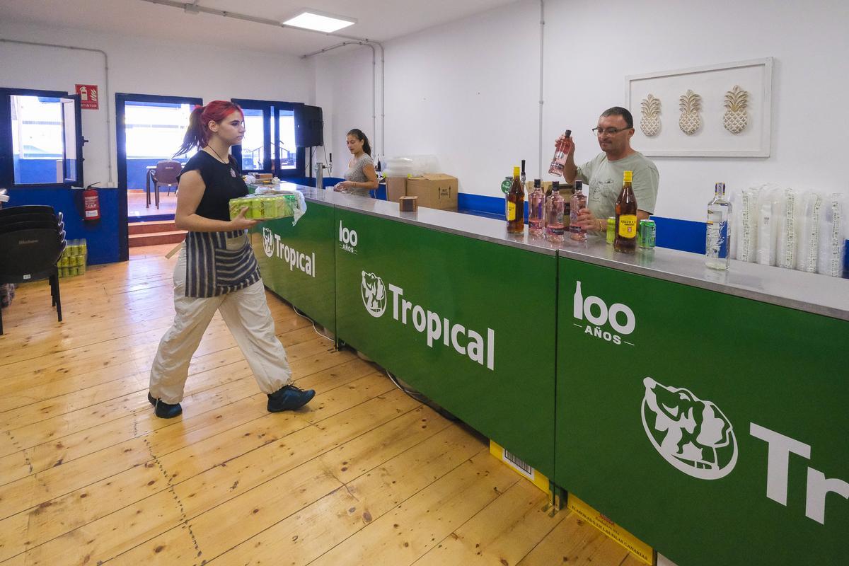 Los romeros tradicionales guardan la rama que bailarán mañana