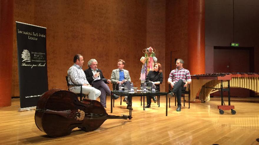 De izqda. a dcha.: Fernando Navas, Manuel Benítez, Tilman Kuttenkeuler, Adriana Illieva y Francisco Navarro, ayer en el auditorio Alfredo Kraus.