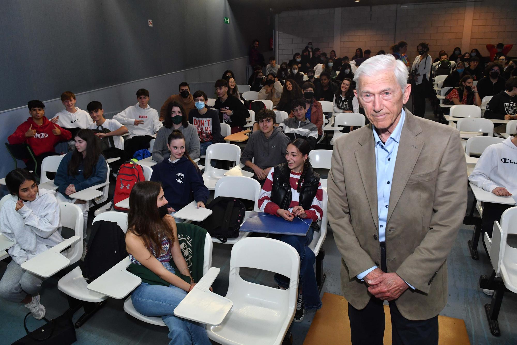 Theodor Kallifatides en A Coruña: Clase magistral con el eterno aspirante al Nobel