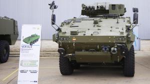 Archivo - Detalle de los nuevos vehículos durante la presentación de los siete primeros Vehículos de Combate sobre Ruedas (VCR) 8x8 Dragón al Ministerio de Defensa y el Ejército de Tierra en la Fábrica de Trubia de GDELS-Santa Bárbara Sistemas en Alcalá d