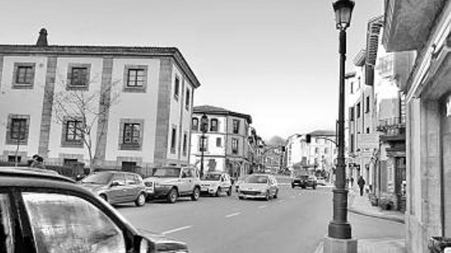 Una de las farolas de la avenida de Covadonga, de Cangas de Onís.