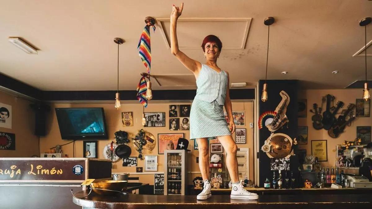 Vídeo | Juani García, el alma del Maruja Limón de Mérida y sus famosos bailes sobre la barra