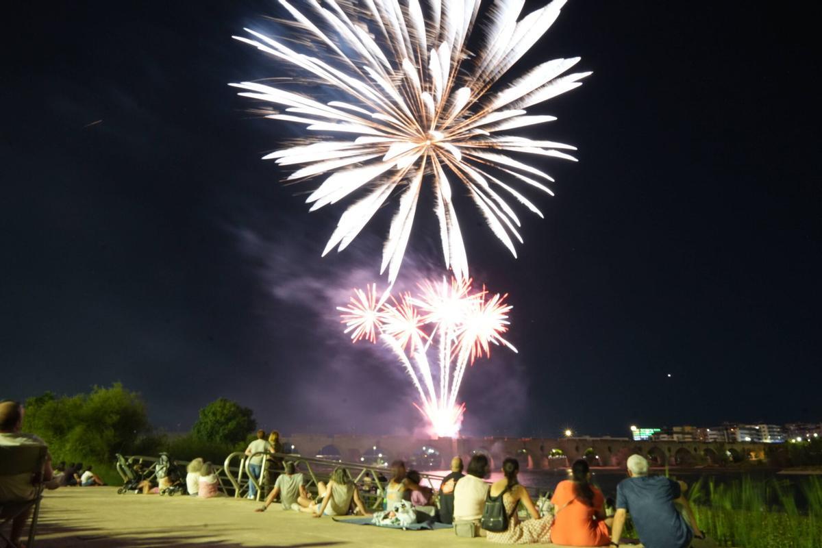 Las imágenes de los fuegos artificiales de Badajoz