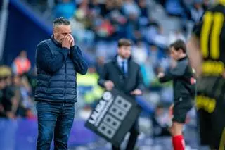David Navarro, entrenador del Real Zaragoza: "El mal del equipo se resume en la falta de contundencia en ambas áreas"