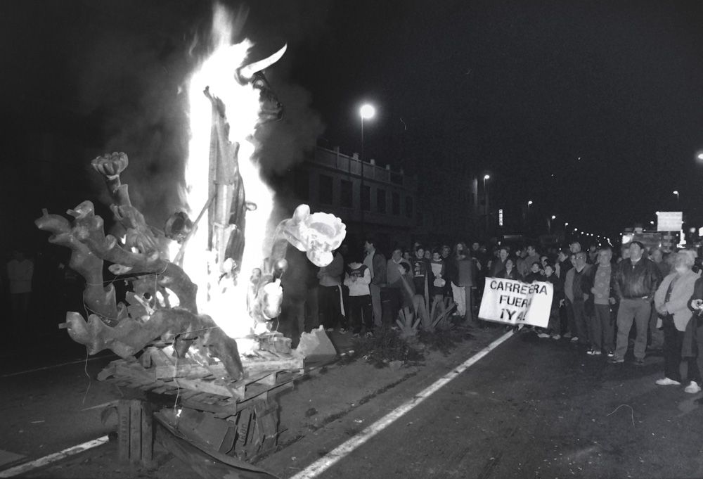 Hace 20 en Sagunt. La Coordinadora per l'alliberament de la A-7 exigía el traslado del peaje, para evitar los continuos accidentes y el paso de 10.000 camiones diarios en la N-340 a su paso por Sagunt.