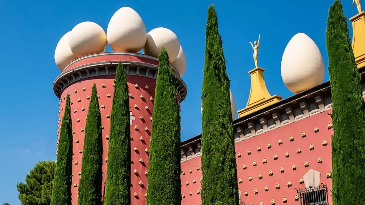 El Teatro-Museo Dalí de Figueres, uno de los grandes iconos culturales del Empordà.