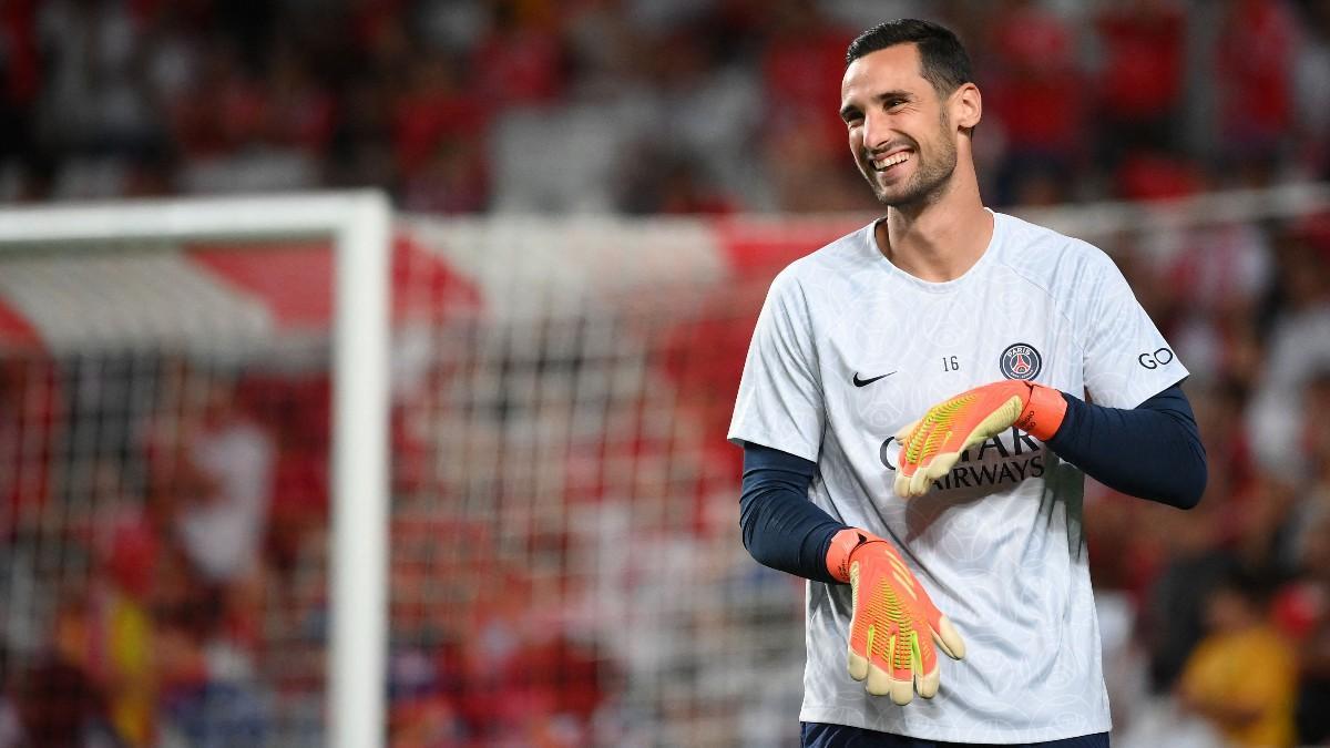 Sergio Rico en un calentamiento con el PSG