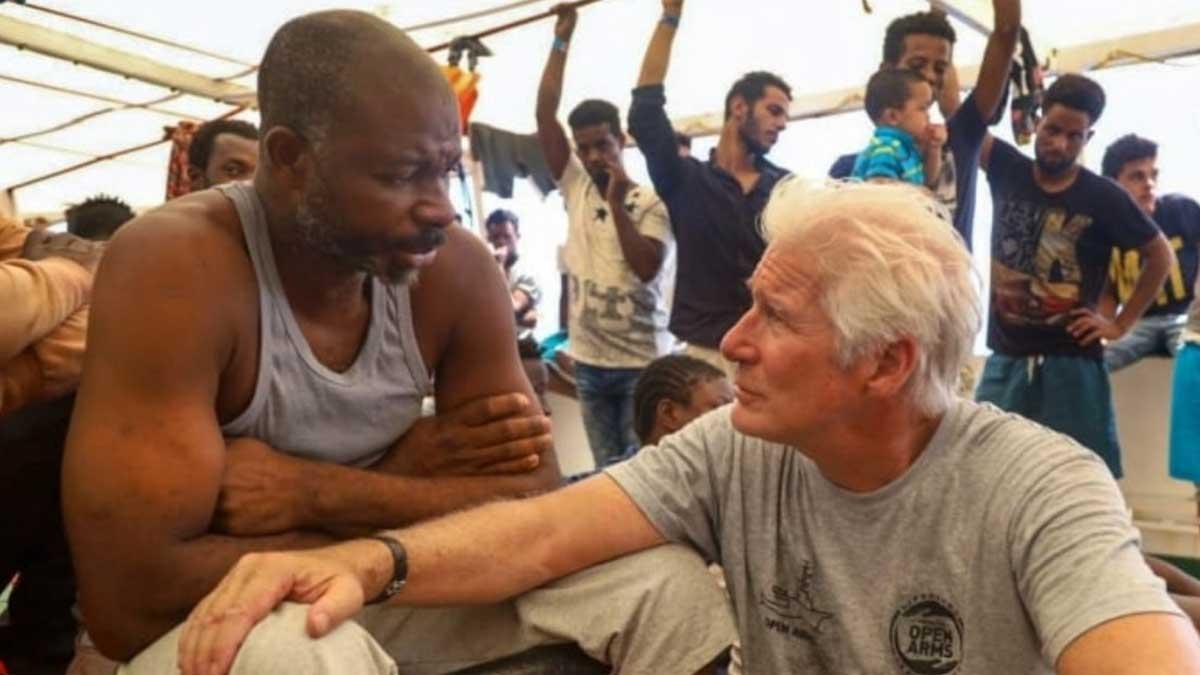 Richard Gere, durante su colaboración a bordo del barco de &#039;Open Arms&#039;.