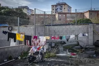 Albiol reintenta una desocupación de 150 migrantes en Badalona tras tumbarla una jueza por no ofrecerles techo