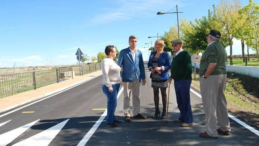 Lorite visita las actuaciones desarrolladas por la Diputación en varias carreteras mellarienses