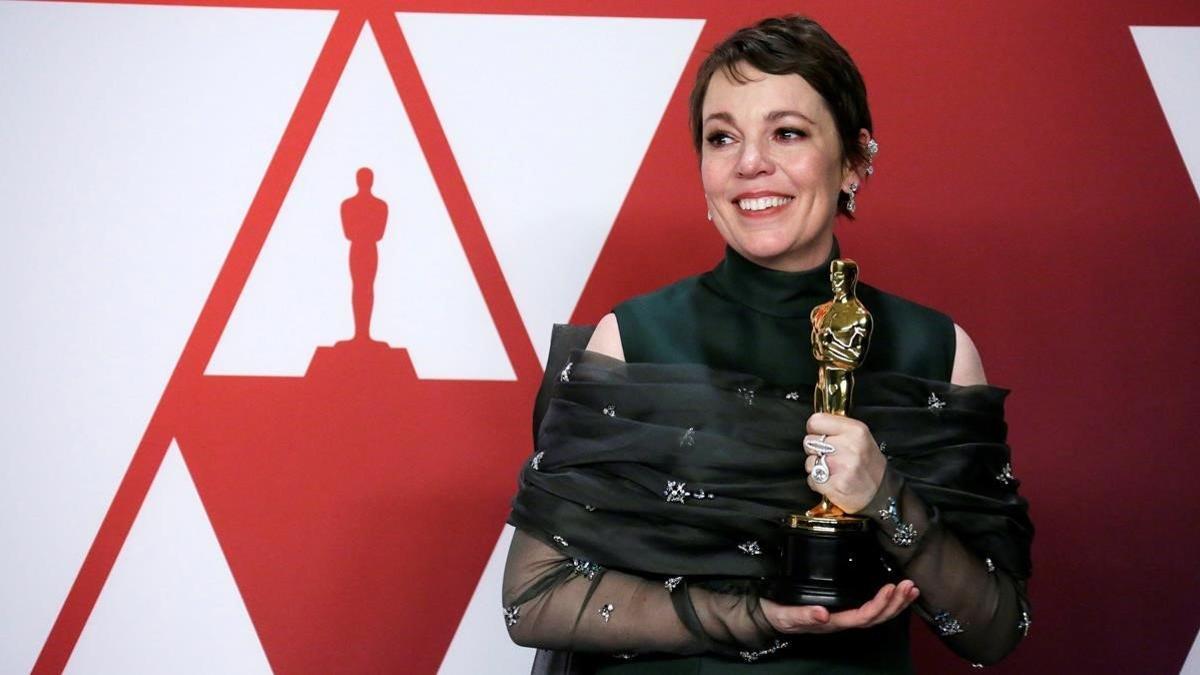 Olivia Colman, con el Oscar a la mejor actriz por su trabajo en 'La favorita', de Yorgos Lanthimos