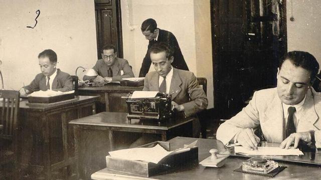 Antigua redacción de Diario CÓRDOBA, cuando la máquina de escribir se convertía en un bien muy preciado para elaborar la noticia.