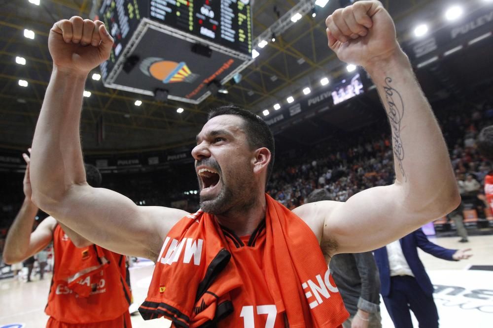 Los jugadores del Valencia BC celebran la victoria