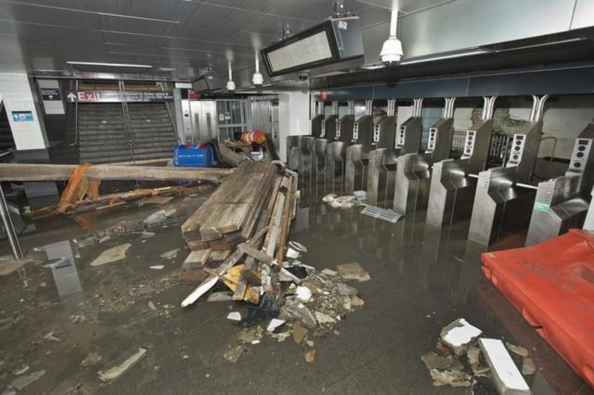 Conseqüències de ’Sandy’ al metro de Nova York. La xifra de morts pel cicló tropical a la ciutat ha augmentat a 18, segons ha anunciat aquest dimecres l’alcalde, Michael Bloomberg.