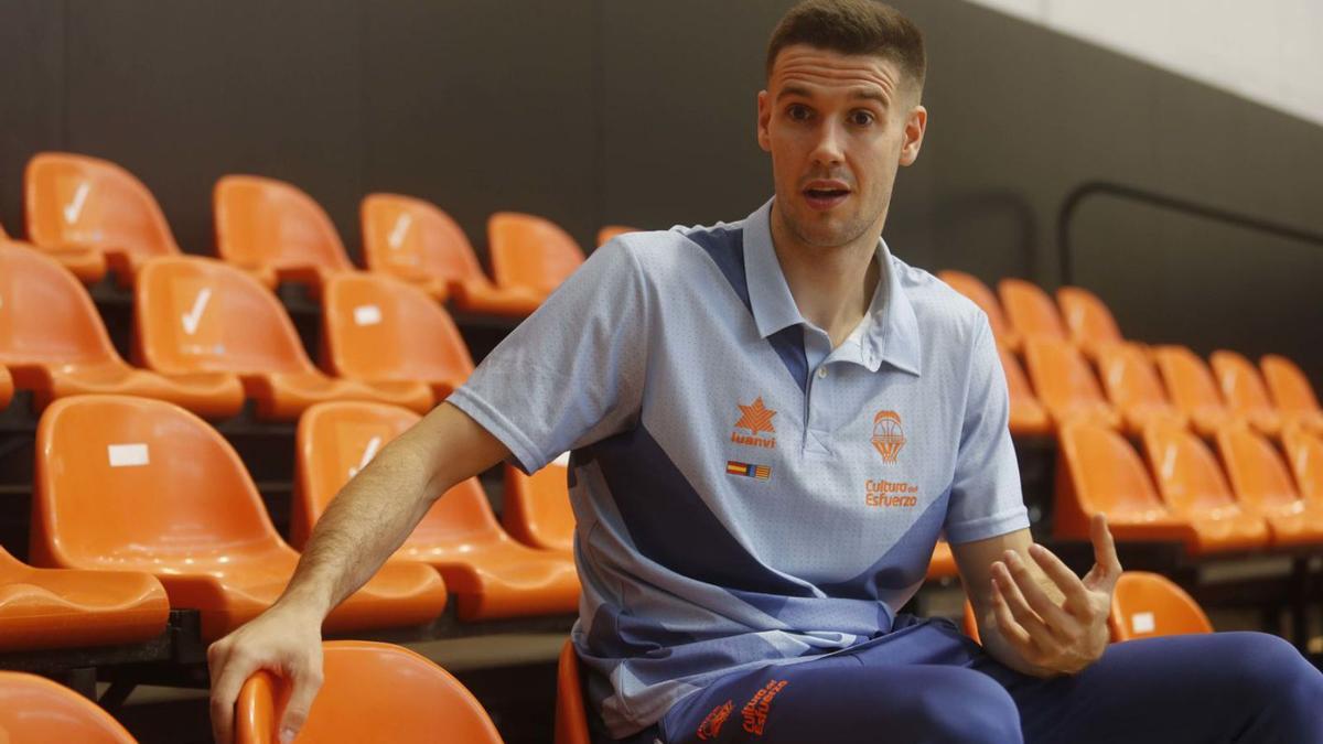 Xabi López-Arostegui quiere seguir creciendo como jugador en el Valencia Basket. | J.M. LÓPEZ