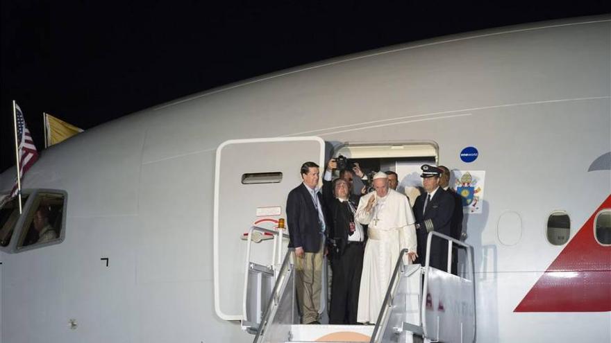 El Papa: "Los muros no son una solución" para los refugiados