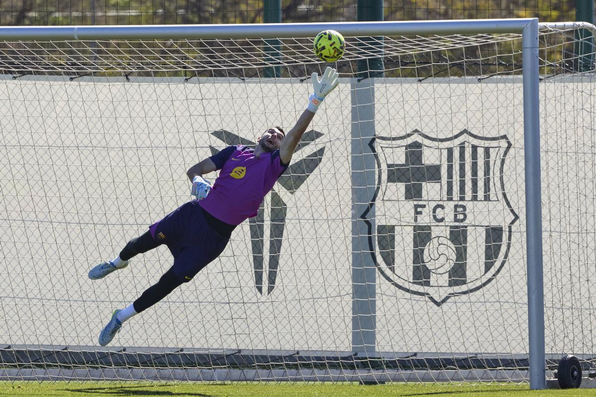 Joan Garcia, durante el último entrenamiento previo al Atlético-Barça.