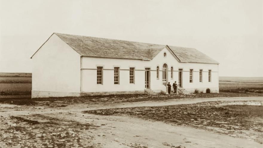 La escuela de Valdepares cumple cien años y así lo están celebrando en este centro franquino